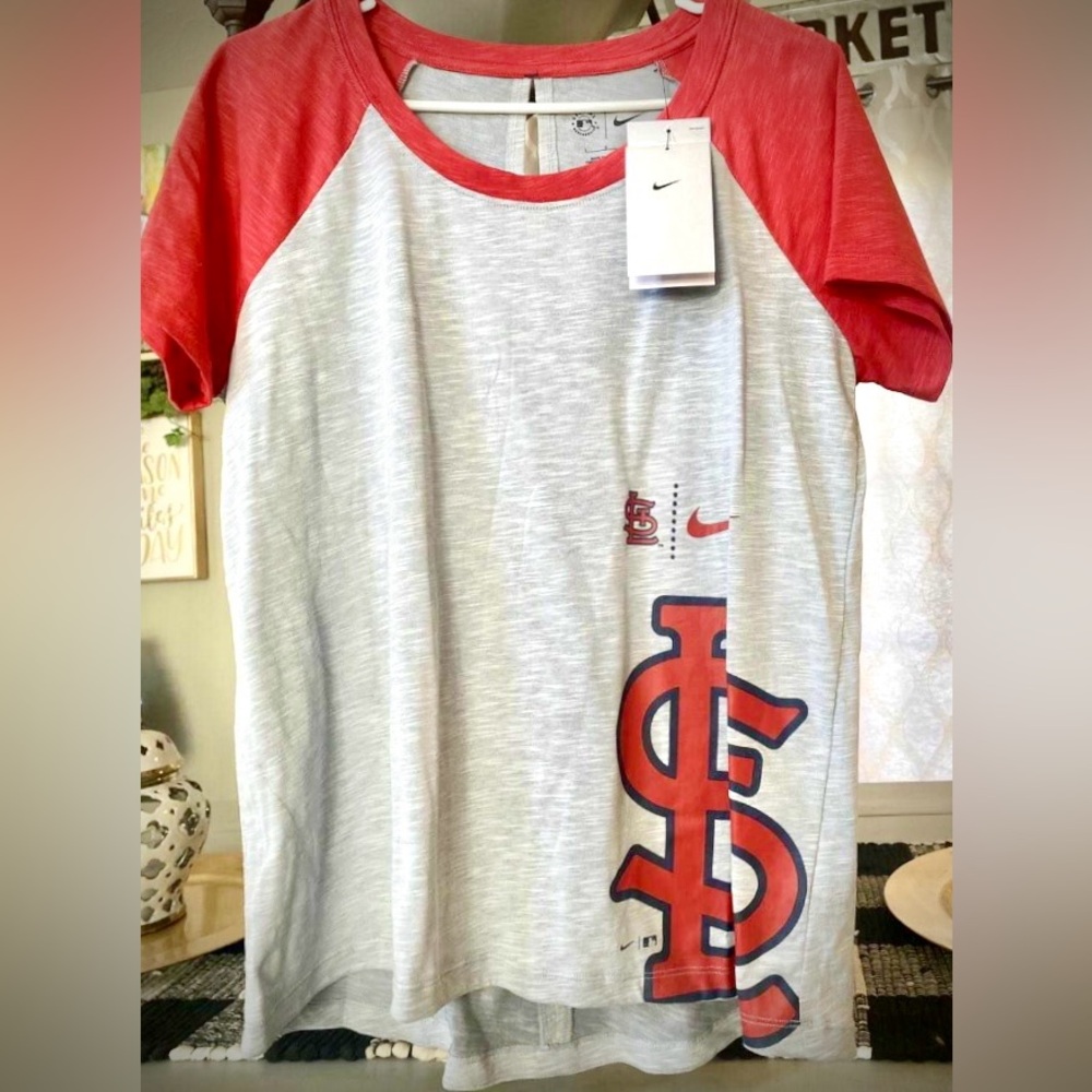 Womens Cardinals round neck top